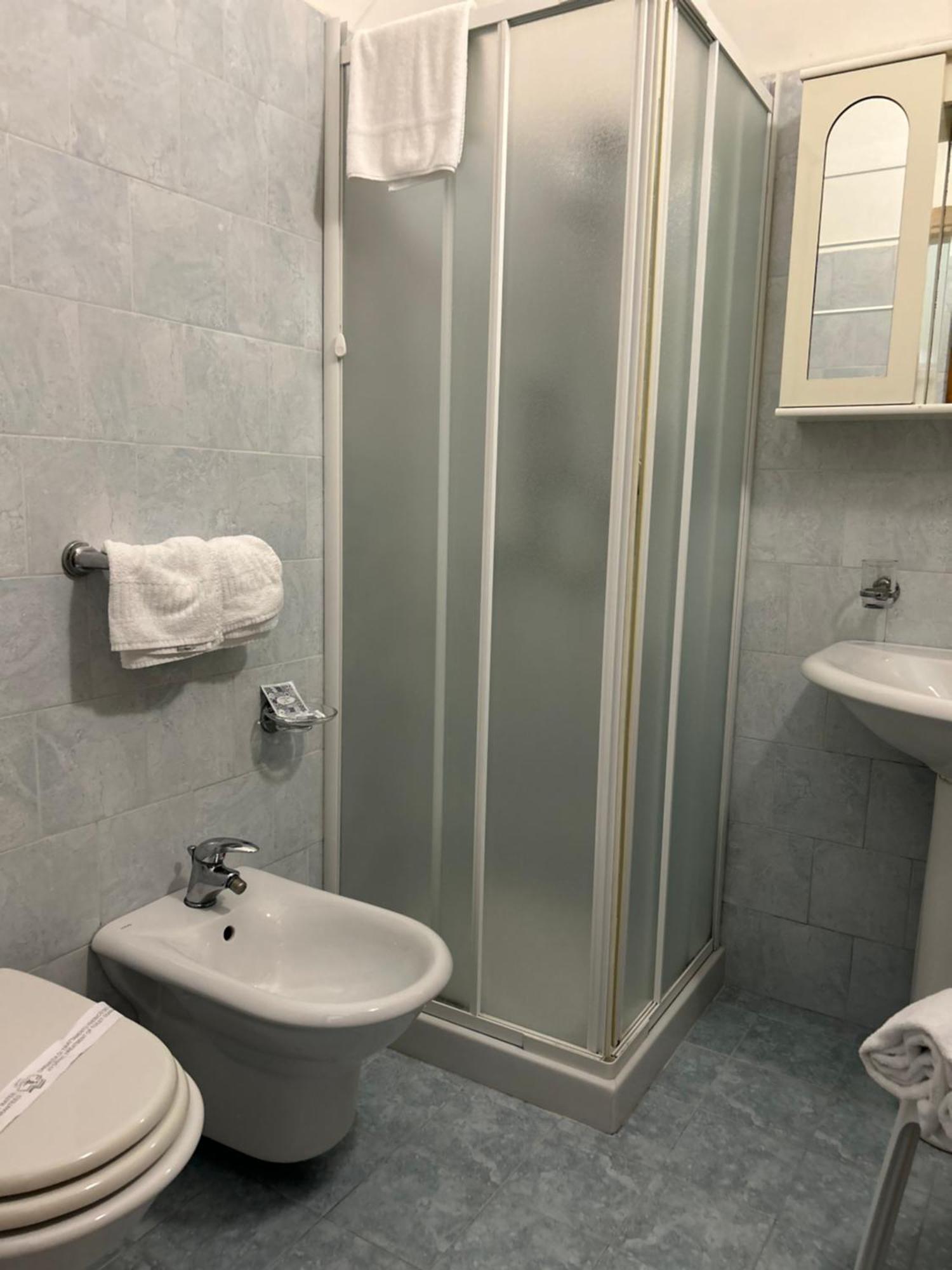 Hotel Da Raffaele Ísquia Quarto foto