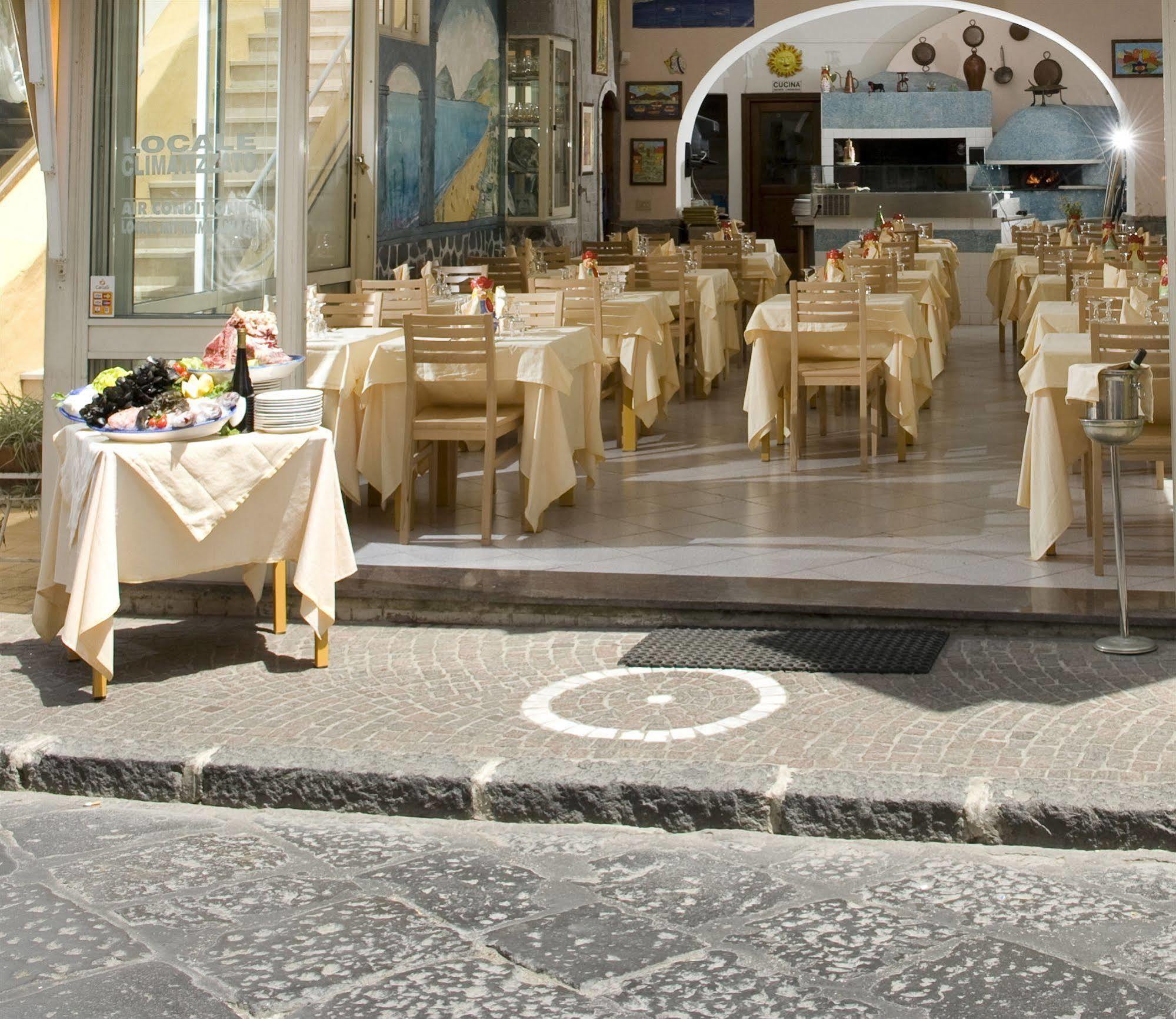Hotel Da Raffaele Ísquia Exterior foto